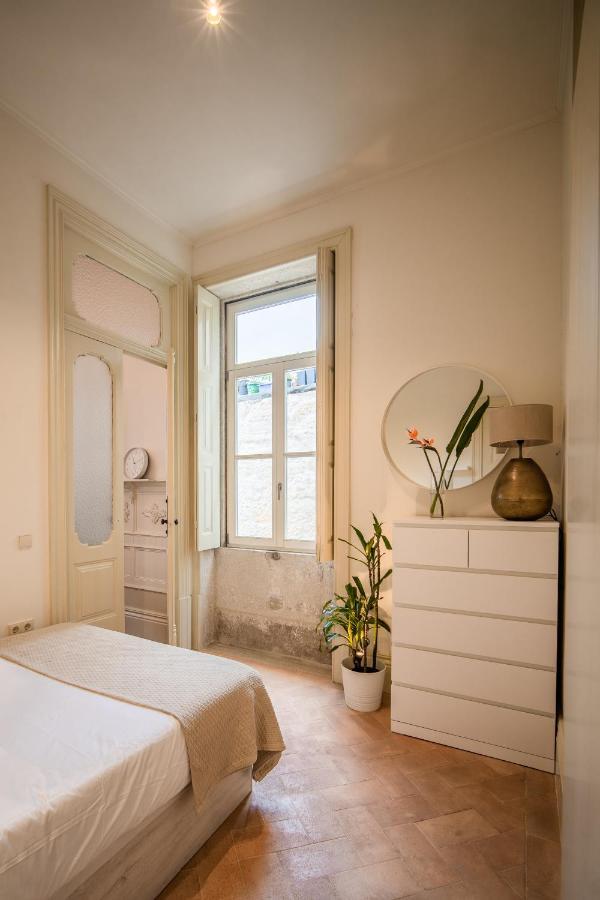 Paraiso Garden Suite--- Spacious & Downtown Porto Exterior foto